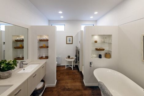 Photo of property in 7 Marine Parade, Seatoun, Wellington, 6022