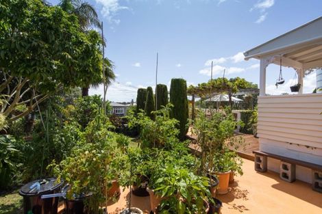 Photo of property in 12 Admiral Beatty Avenue, Mount Roskill, Auckland, 1041