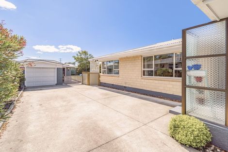 Photo of property in 6 Laing Crescent, Heathcote Valley, Christchurch, 8022