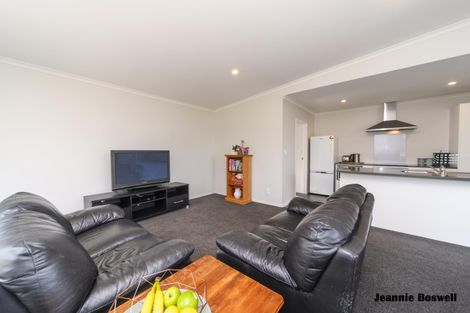 Photo of property in 52 Exeter Crescent, Takaro, Palmerston North, 4412