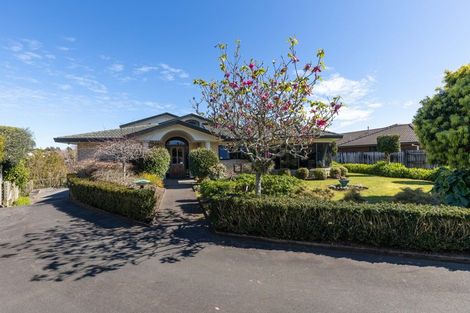 Photo of property in 22 Kinross Drive, Merrilands, New Plymouth, 4312