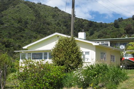 Photo of property in 7 Russell Street, Picton, 7220