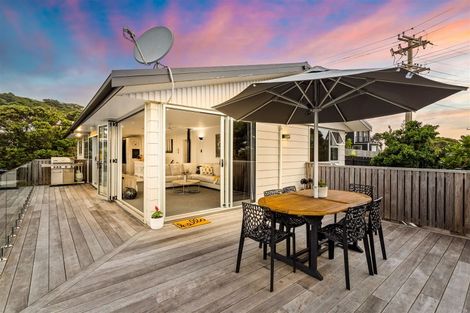 Photo of property in 84 Waitea Road, Muriwai, Waimauku, 0881