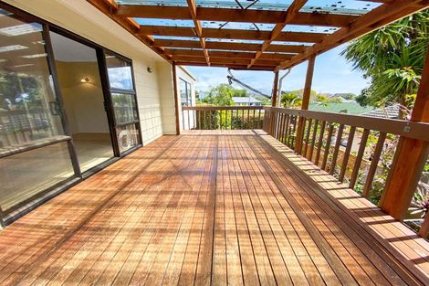 Photo of property in 2/41 Rangatira Road, Beach Haven, Auckland, 0626