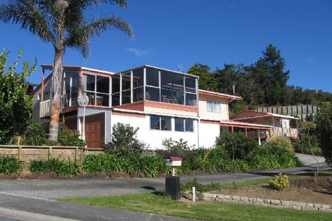 Photo of property in 15 Puketiro Place, Paihia, 0200