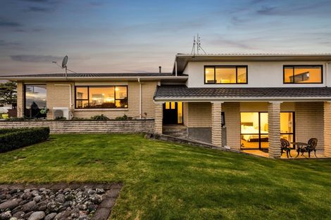 Photo of property in 14 Sequoia Grove, Merrilands, New Plymouth, 4312