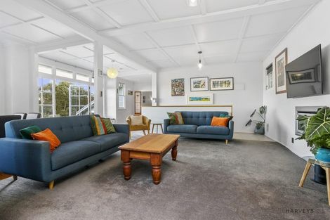 Photo of property in 1 Bush Road, Waiatarua, Auckland, 0604