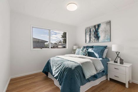 Photo of property in 40 Beach Road, Te Atatu Peninsula, Auckland, 0610