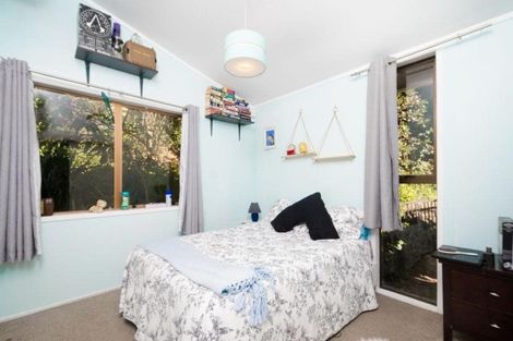 Photo of property in 42 Opanuku Road, Henderson Valley, Auckland, 0612