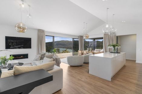 Photo of property in 33 Whakamoenga Point, Acacia Bay, Taupo, 3385