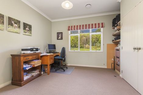 Photo of property in 9 Orakei Road, Kelvin Grove, Palmerston North, 4470