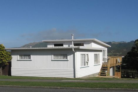 Photo of property in 31 Gloaming Hill, Titahi Bay, Porirua, 5022
