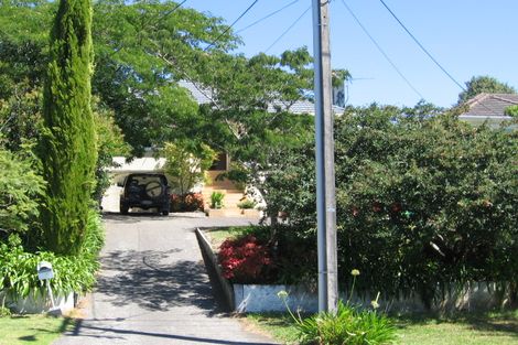 Photo of property in 1/12 Aorangi Place, Birkenhead, Auckland, 0626