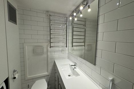 Photo of property in The Capital, 17/370 Oriental Parade, Oriental Bay, Wellington, 6011