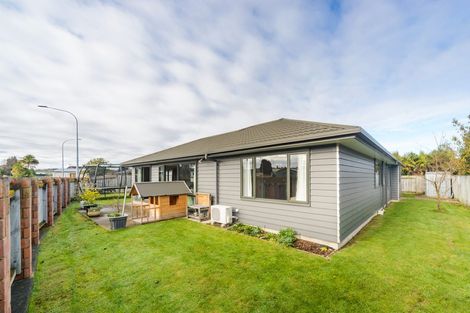 Photo of property in 8 Angelina Way, Kelvin Grove, Palmerston North, 4414