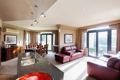 Photo of property in 5 The Oaks, Awapuni, Palmerston North, 4412