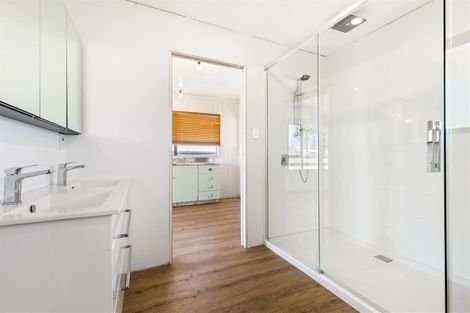 Photo of property in 26 Ward Crescent, Te Atatu Peninsula, Auckland, 0610