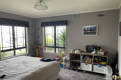 Photo of property in 19 Logan Way, Kelvin Grove, Palmerston North, 4414