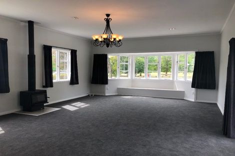 Photo of property in 25 Taupaki Road, Taupaki, Henderson, 0782