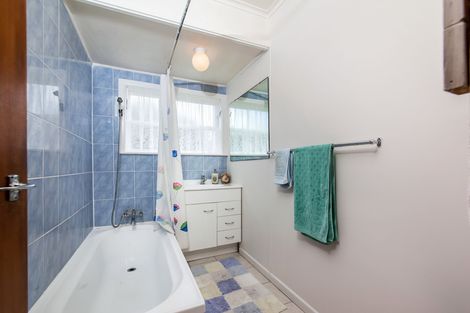 Photo of property in 14 Binsted Road, New Lynn, Auckland, 0600