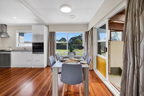 Photo of property in 382 South Road, Omata, New Plymouth, 4374