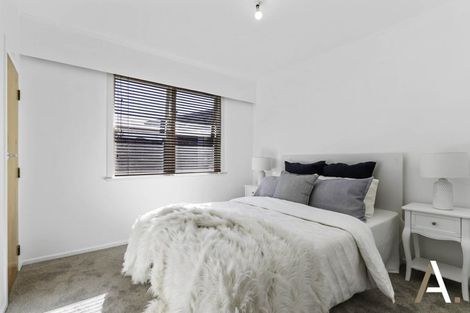 Photo of property in 80 La Trobe Street, Pakuranga Heights, Auckland, 2010