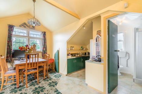 Photo of property in 2 Kaponga Crescent, New Lynn, Auckland, 0600