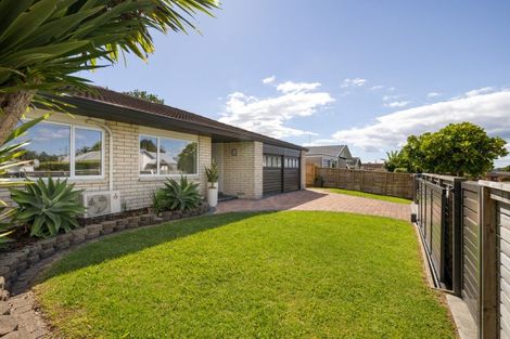 Photo of property in 15 Endeavour Avenue, Welcome Bay, Tauranga, 3112