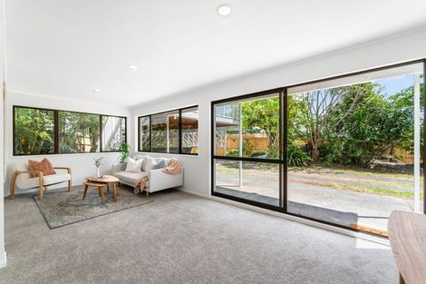 Photo of property in 99 Matipo Road, Te Atatu Peninsula, Auckland, 0610