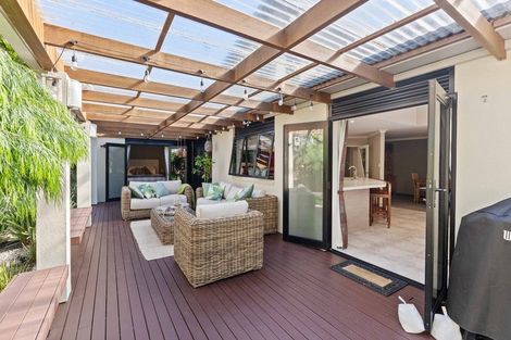 Photo of property in 5 Quadrant Heights, Paraparaumu, 5032