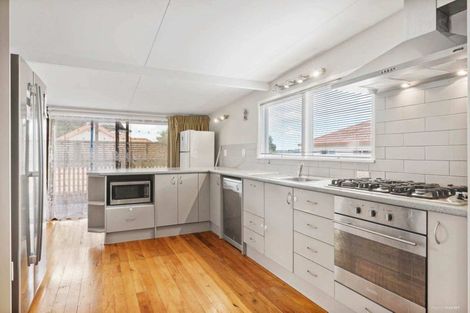 Photo of property in 1/56 Roberts Road, Glenfield, Auckland, 0629