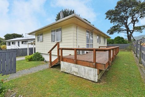 Photo of property in 16 Oaklands Grove, Clouston Park, Upper Hutt, 5018