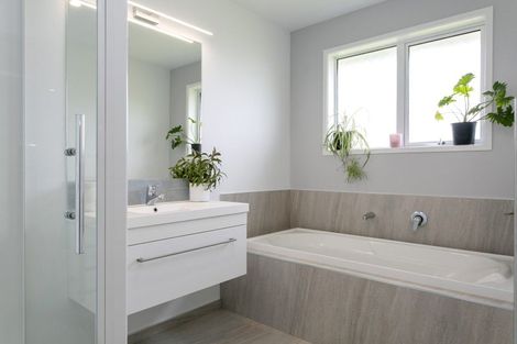 Photo of property in 6 Kahikatea Drive, Kinloch, Taupo, 3377