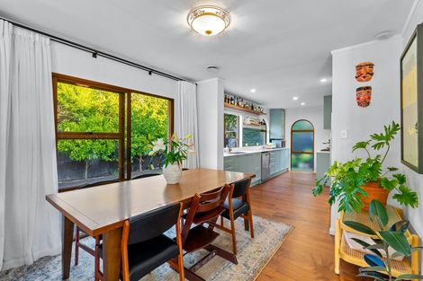 Photo of property in 84 Chelsea View Drive, Chatswood, Auckland, 0626