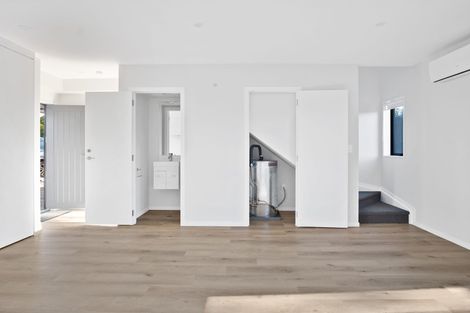 Photo of property in 10/15 Sunhill Road, Sunnyvale, Auckland, 0612