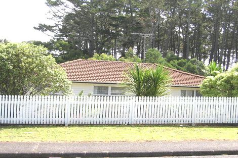 Photo of property in 1/14 Barnfield Place, Glendene, Auckland, 0602