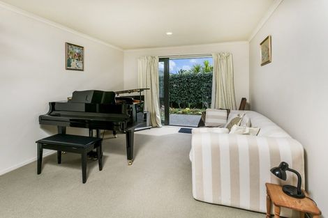 Photo of property in 100 Greenhithe Road, Greenhithe, Auckland, 0632