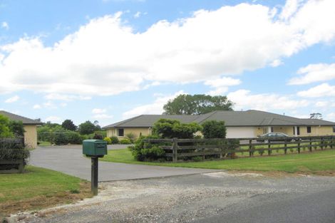 Photo of property in 16 Muir Road, Karaka, Papakura, 2580