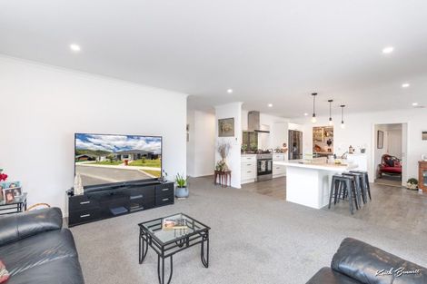 Photo of property in 33 Buddle Road, Wallaceville, Upper Hutt, 5018