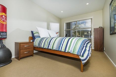 Photo of property in 14 English Oak Drive, Schnapper Rock, Auckland, 0632