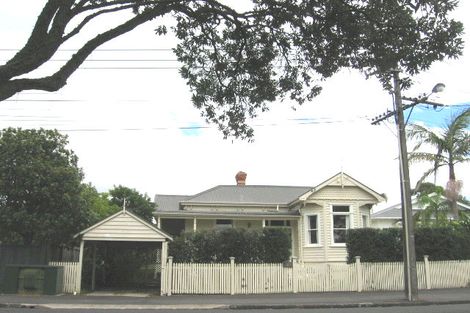 Photo of property in 9 Waterview Road, Stanley Point, Auckland, 0624