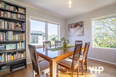 Photo of property in 9 Wakely Road, Newlands, Wellington, 6037