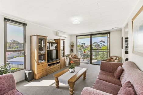 Photo of property in 19 Peterhouse Place, West Harbour, Auckland, 0618