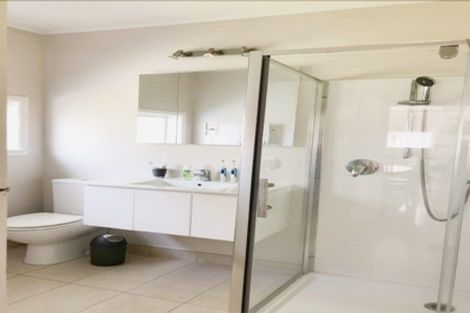 Photo of property in 18 Yeovil Road, Te Atatu Peninsula, Auckland, 0610