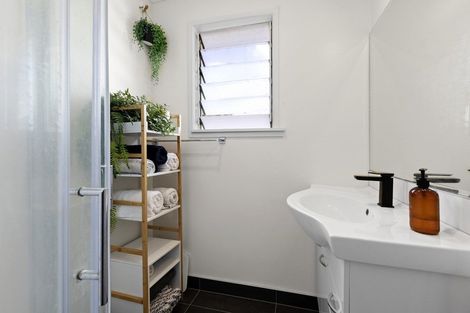 Photo of property in 1/694 East Coast Road, Pinehill, Auckland, 0632