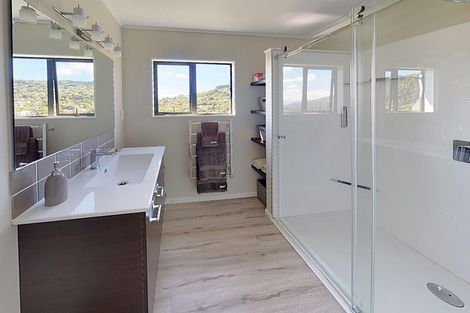 Photo of property in 29 Chartwell Drive, Crofton Downs, Wellington, 6035