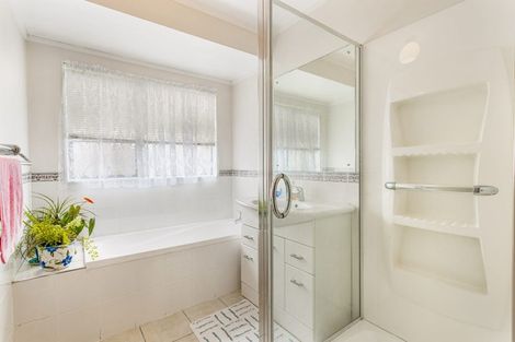 Photo of property in 3 Bosnyak Drive, Te Atatu South, Auckland, 0610