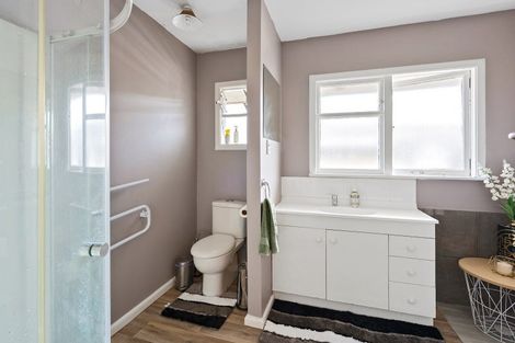 Photo of property in 205 Main North Road, Redwood, Christchurch, 8051