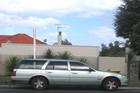 Photo of property in 1/94 Shakespeare Road, Milford, Auckland, 0620