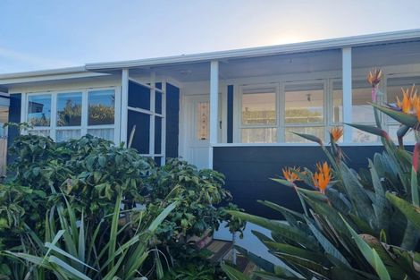 Photo of property in 834a Whangaparaoa Road, Manly, Whangaparaoa, 0930